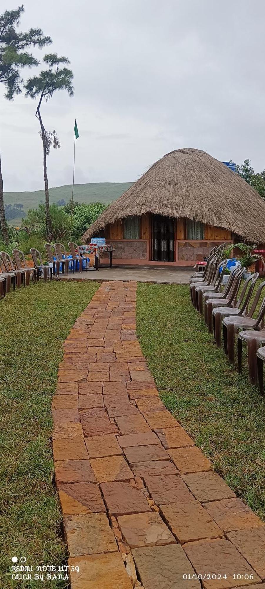 Meikha Homestay Pynursla Buitenkant foto